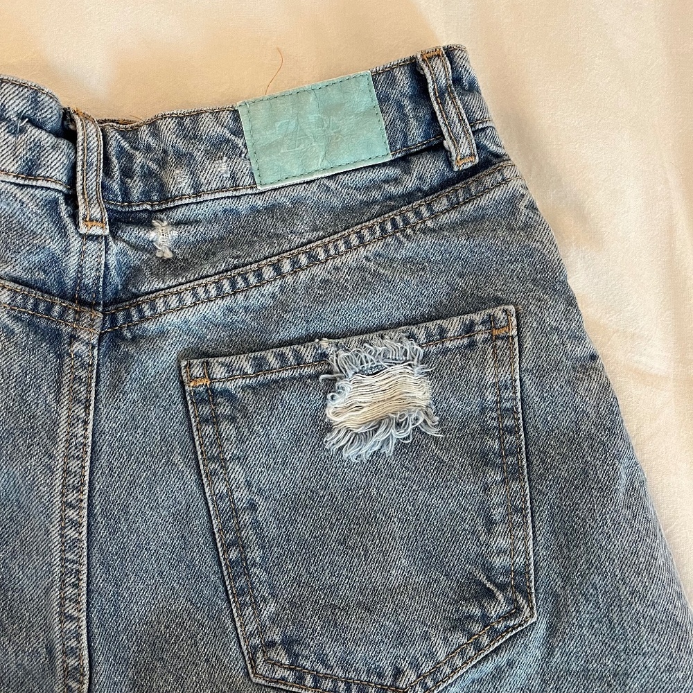 ZARA Denim Shorts Women’s Size US 4 - Picture 4 of 6